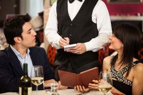 Gospodăriile din România, pe ultimul loc în UE la cheltuielile alocate restaurantelor și hotelurilor