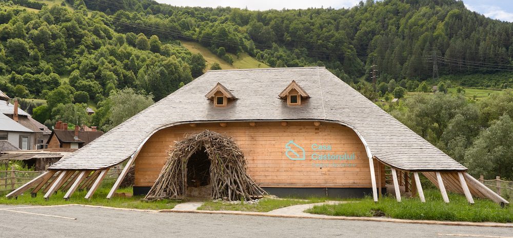 Fundația Conservation Carpathia inaugurează Centrul de vizitare „Casa Castorului”